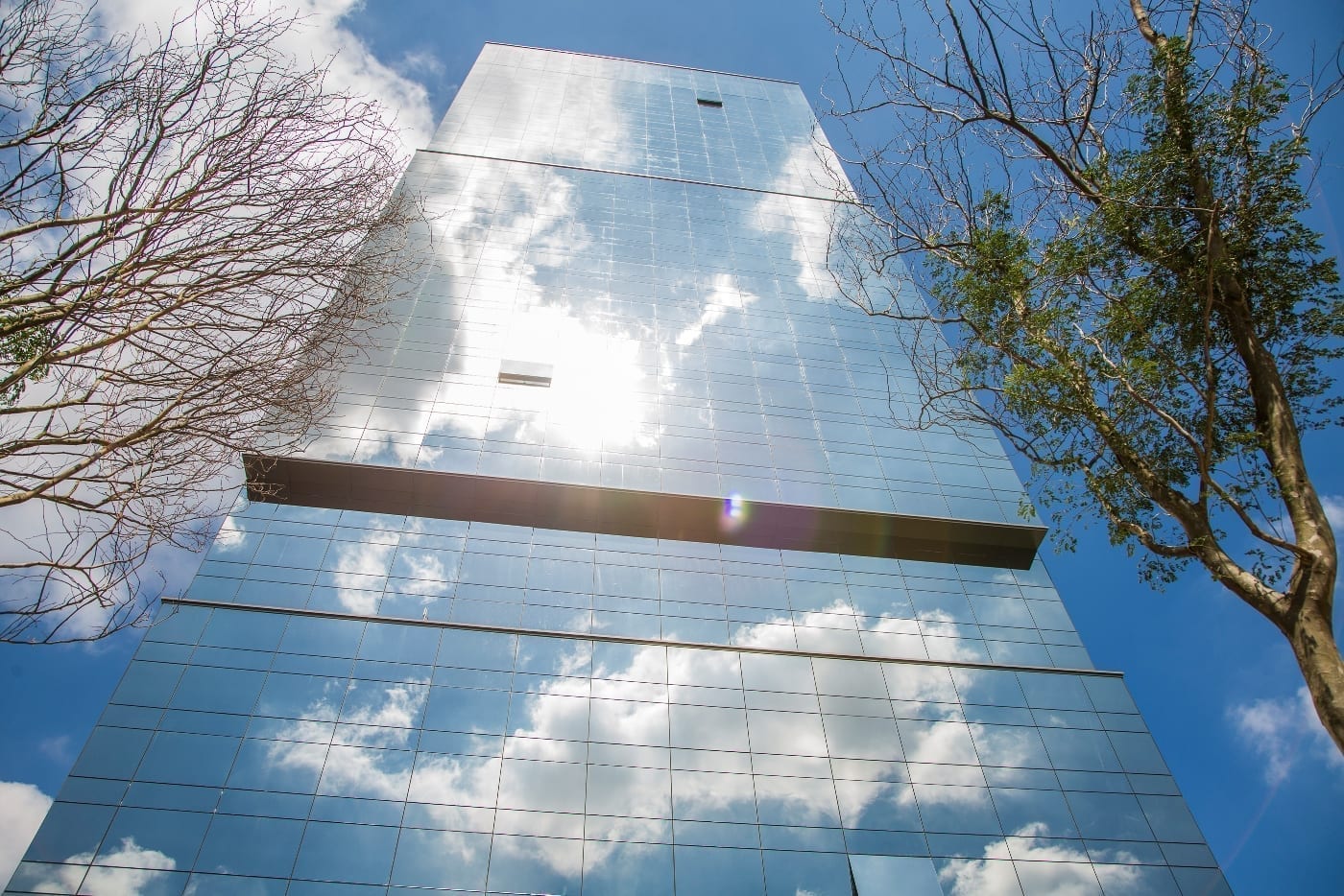 Vidro laminado refletivo