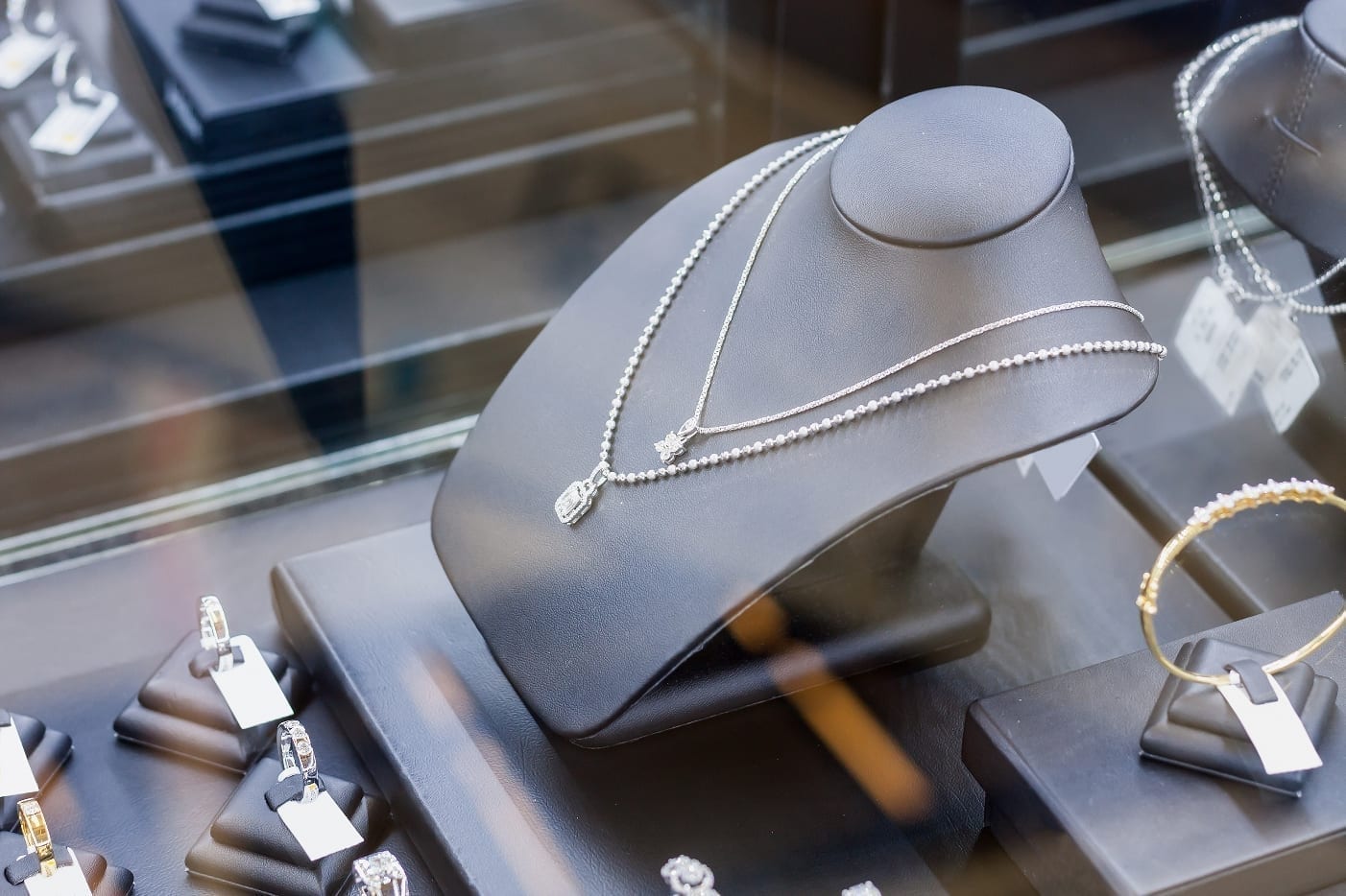 Tipos de vidro e o caso da Joalheria