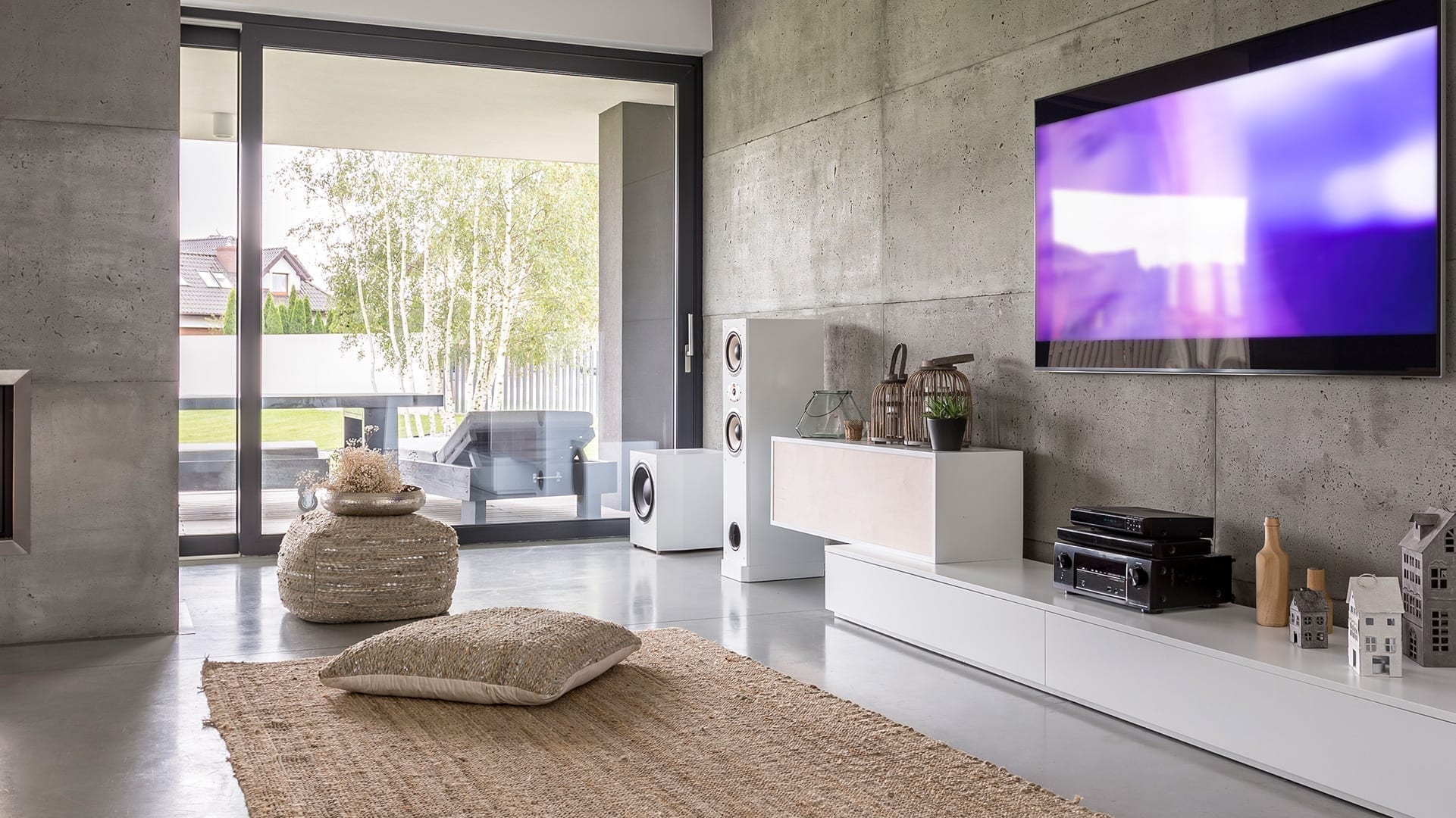 Parede de vidro em sala de estar