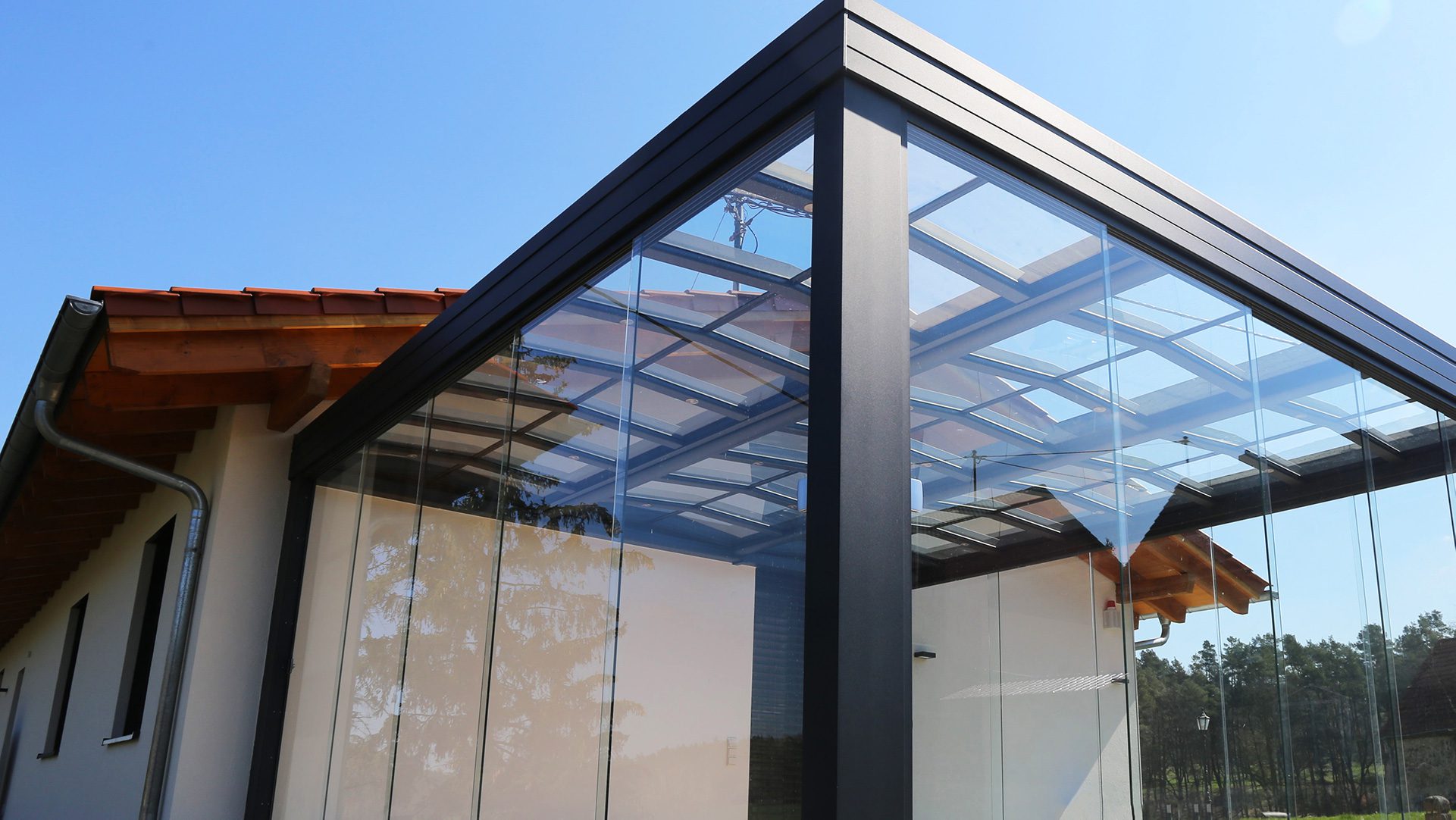 Pergolado com cobertura de vidro